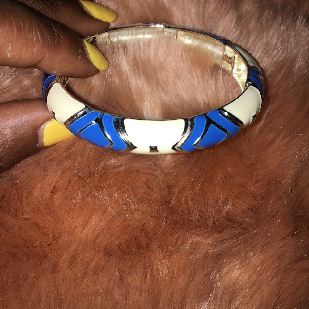 Bangle bracelet